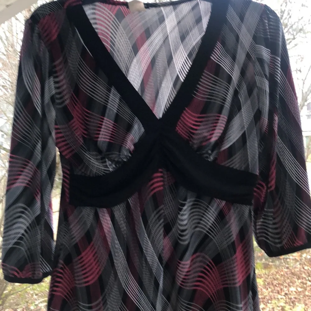 V-neck dressy top 3/4 sleeve pink, black, gray, white - Picture 2 of 9